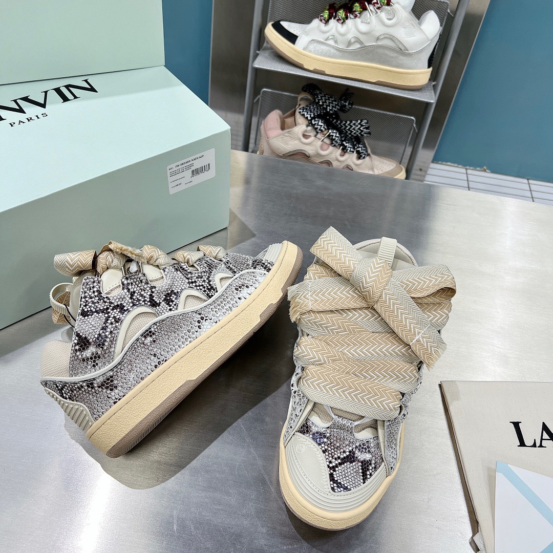 LAN Leather Curb 7