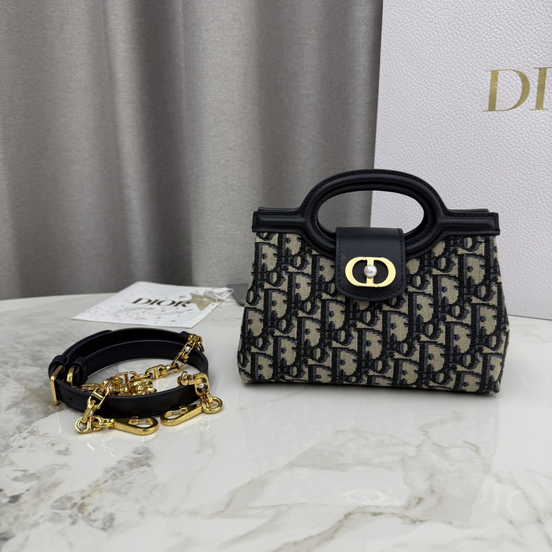 DR Handbag 18.5x13x8.5cm