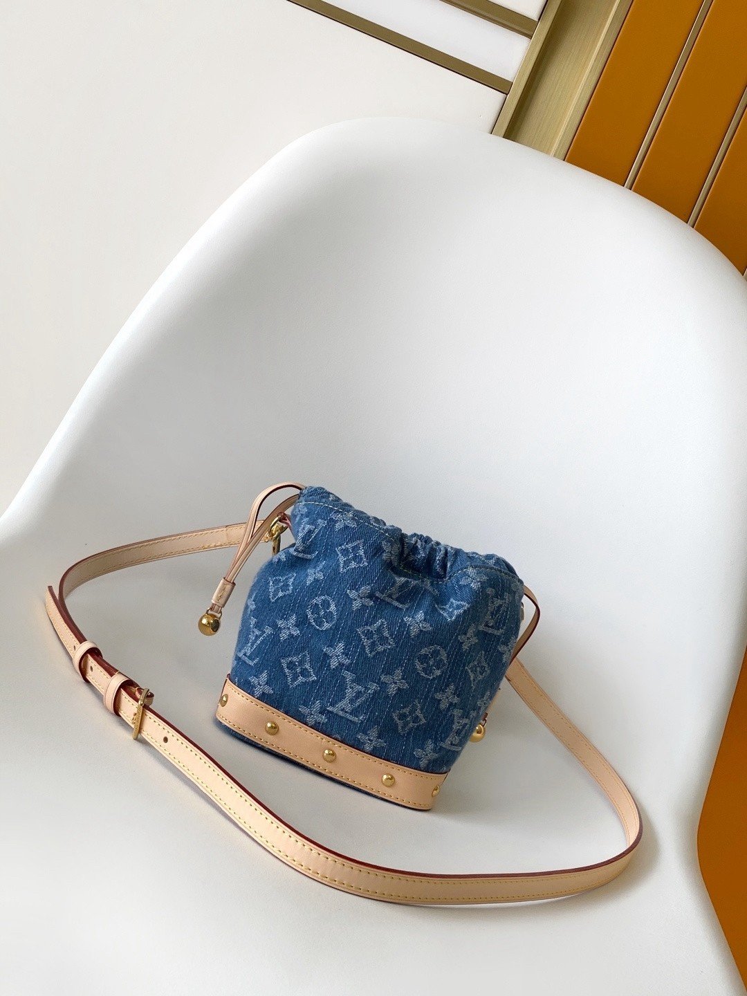 LV Nano Noé M83043 Size：20.5x17.5x8.8cm