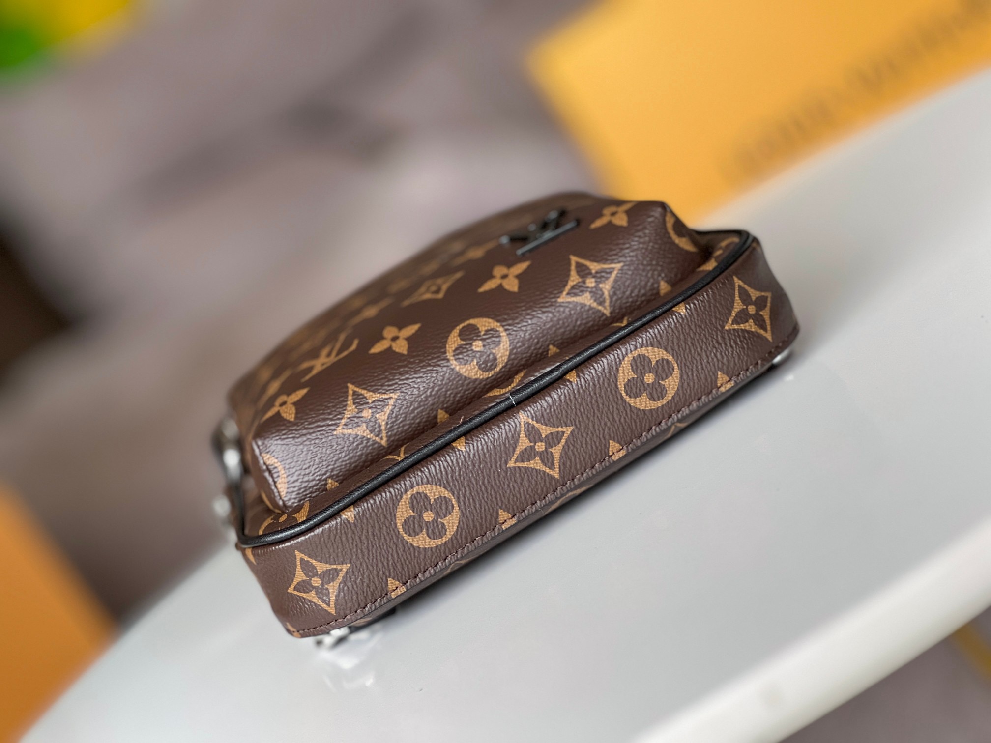 LV AVENUE NM Shoulder bag 20*31*7cm（Multiple colors）