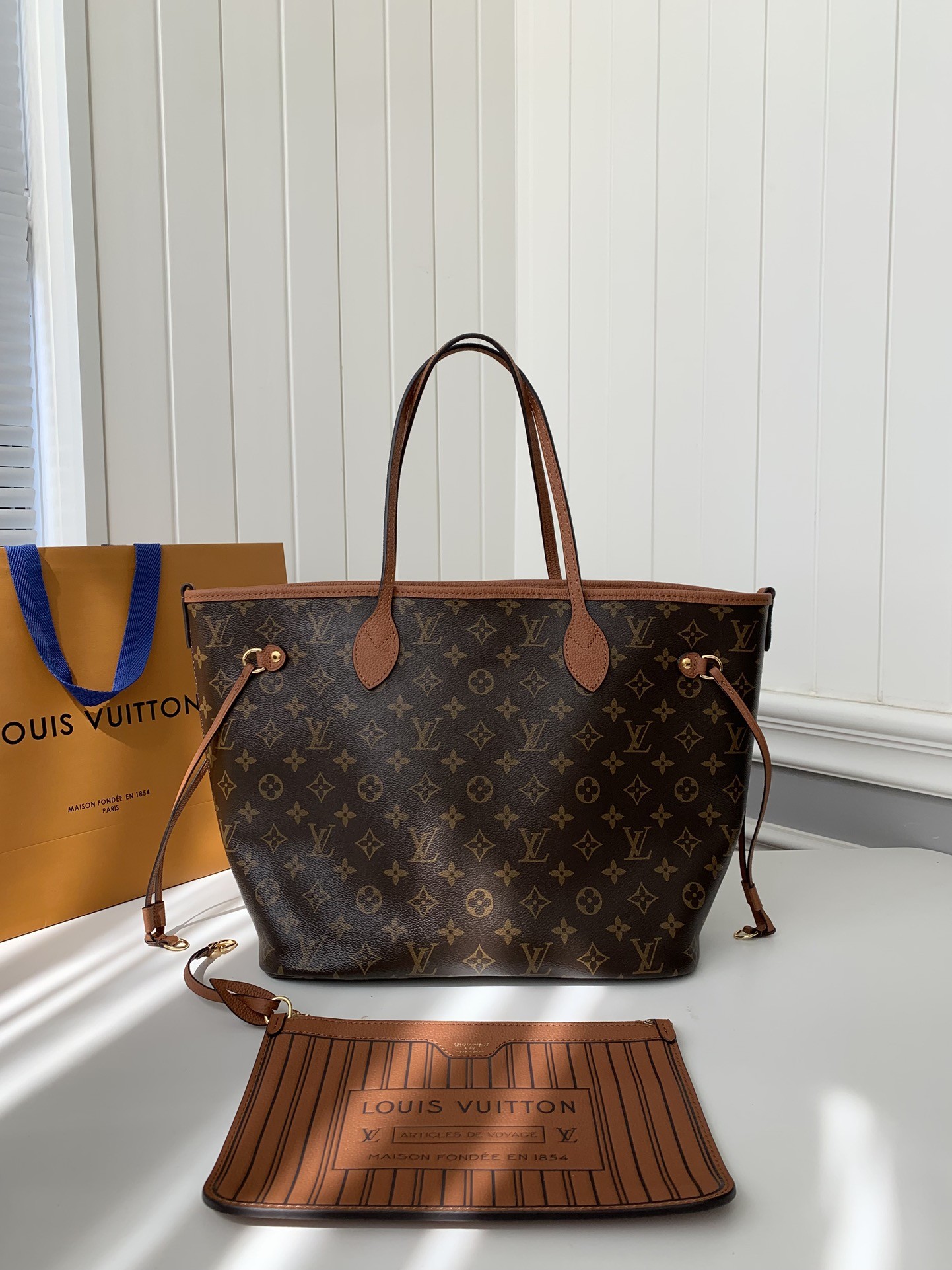 LV Counter Seasonal New NEVERFULL INSIDE OUT Medium Shopping Bag M12061 Size：28*14*31cm