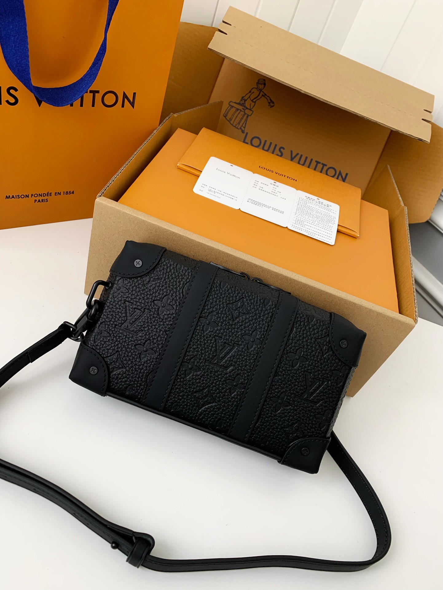 LV's new Sac Plat Horizontal Zippé men's black flower briefcase M80224 Size:  22.5*14*5cm