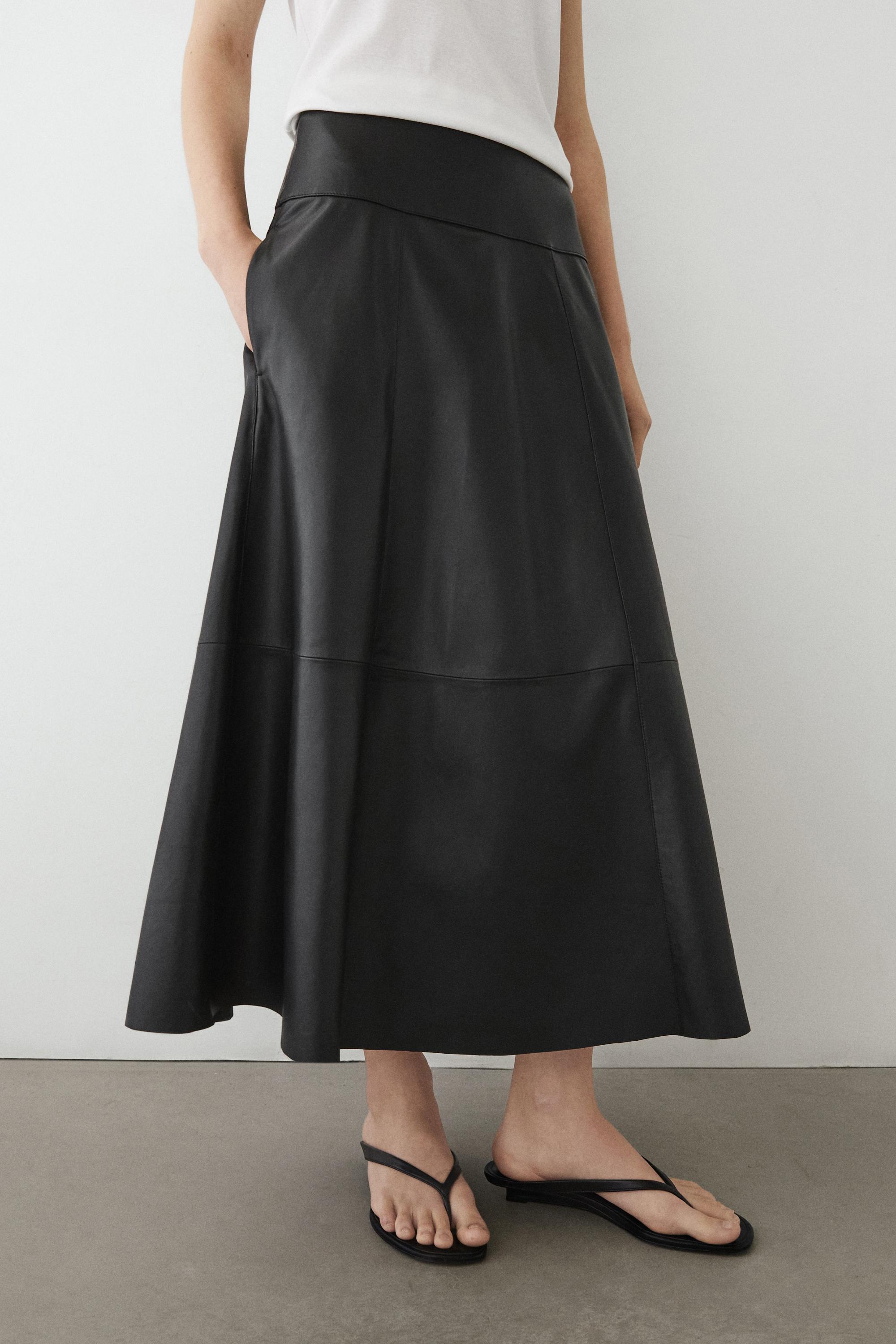 Falda midi costuras piel napa