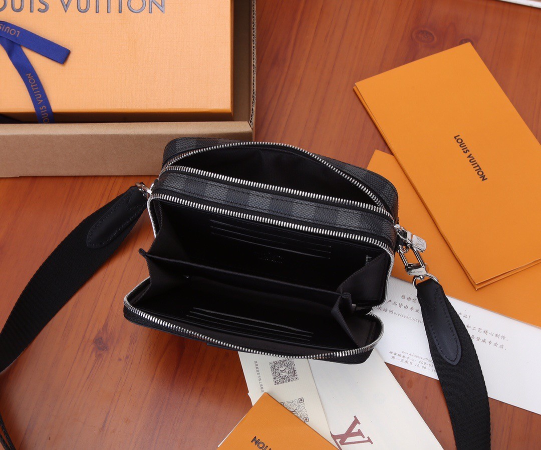LV ALPHA WEARABLE 18.5*11*6.5