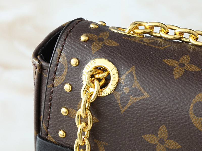 10.6″x6.7″x3.1″ Brown prints Black Linning Handbag with chains BB-921476