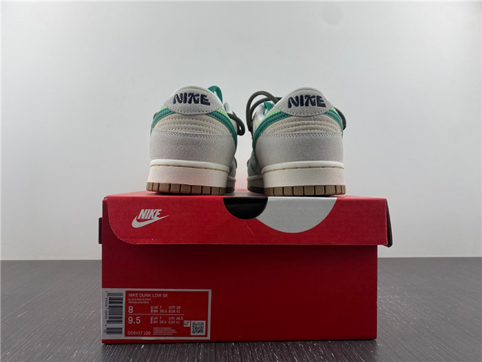 NK Dunk Low SE 85 DO9457-100J