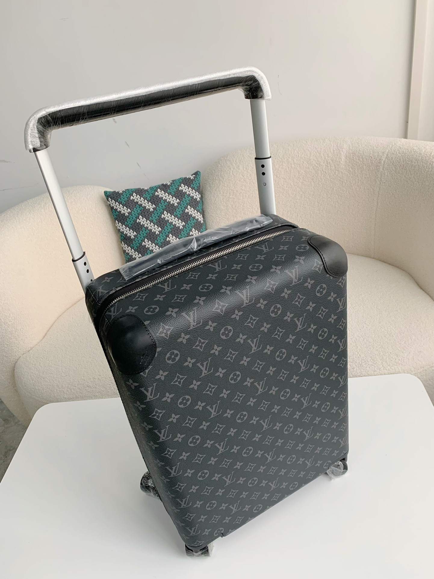 LV suitcase  20 inches（Multiple colors）