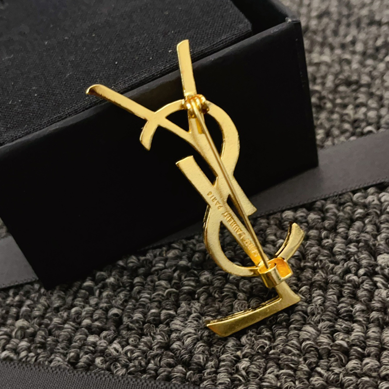 Fashion Golden Brooch QTXZ-9110094
