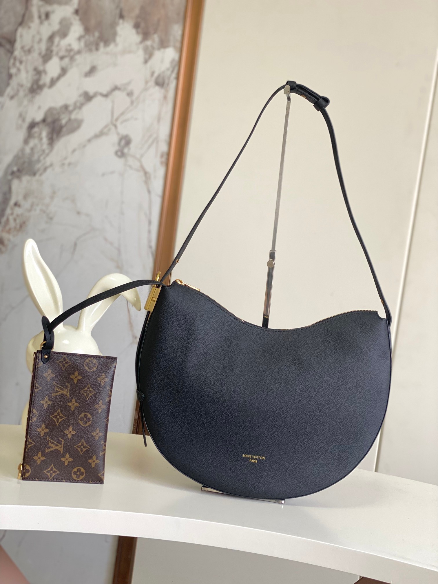 LV Low Key Cookie M14417 26x5x32cm