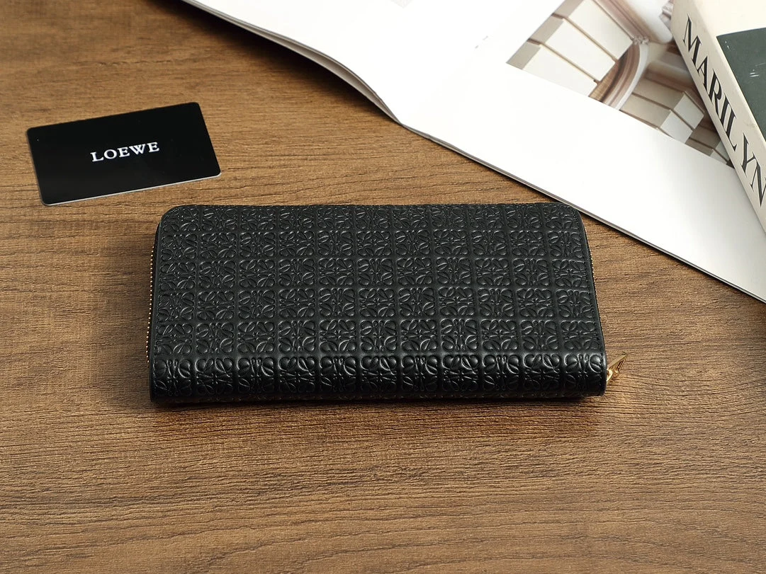 [Loewe] Long wallet with customs duties and shipping included. A versatile choice to enhance your spring charm.