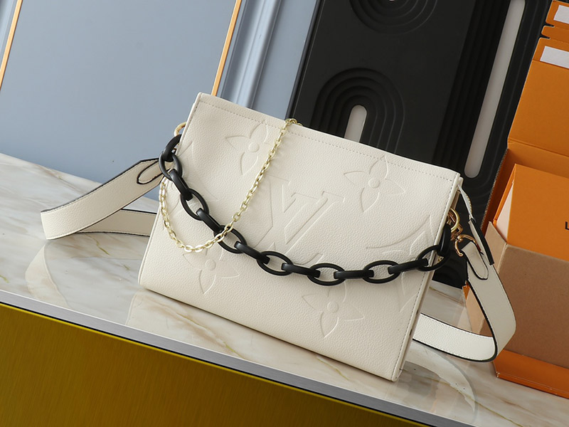 Size 9.8″x7.9″x2.0″ White Leather handbag with Strap Chains BB-921603