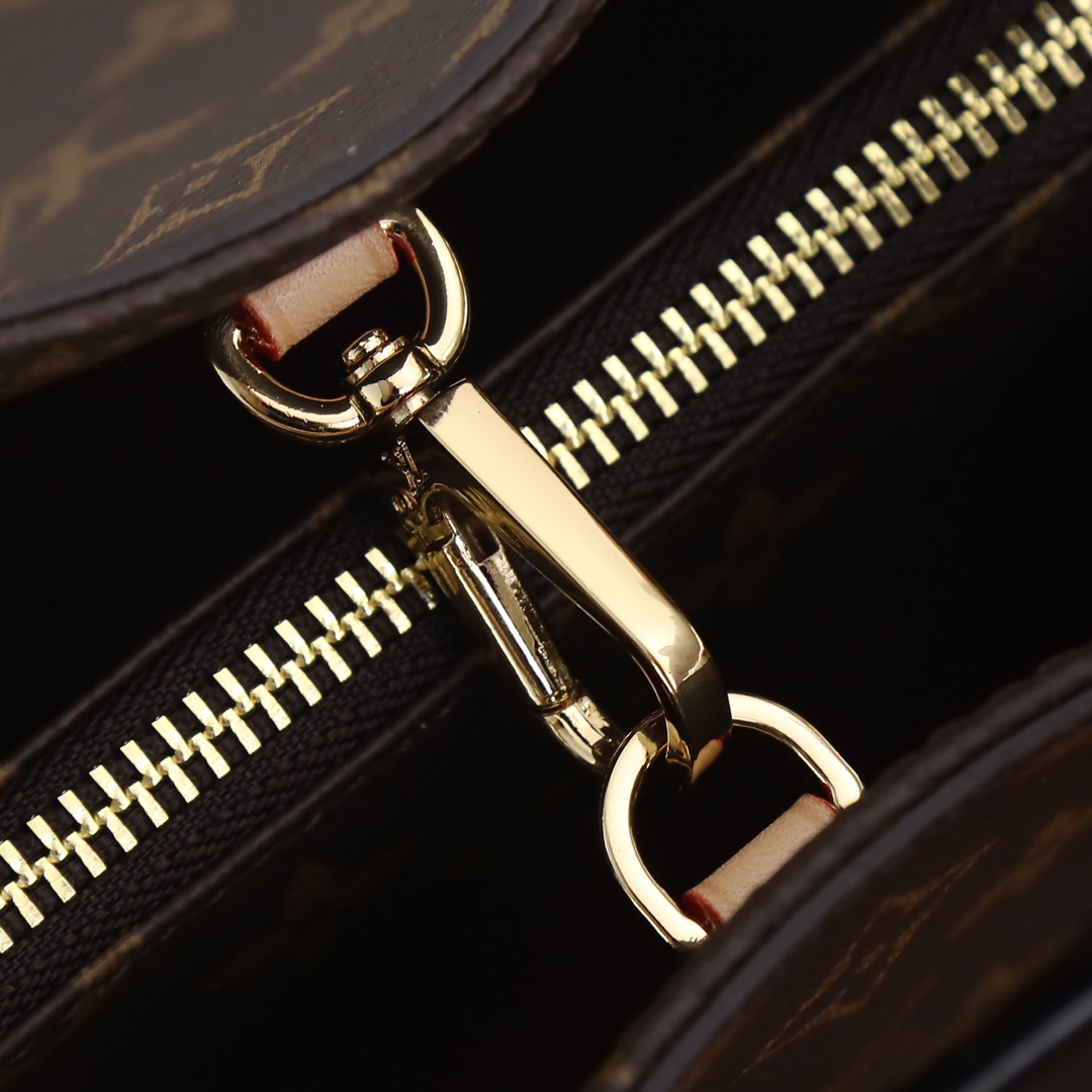 Woman’s Handbag with straps 11.4″x7.9″x5.1″ BB-9180001000111
