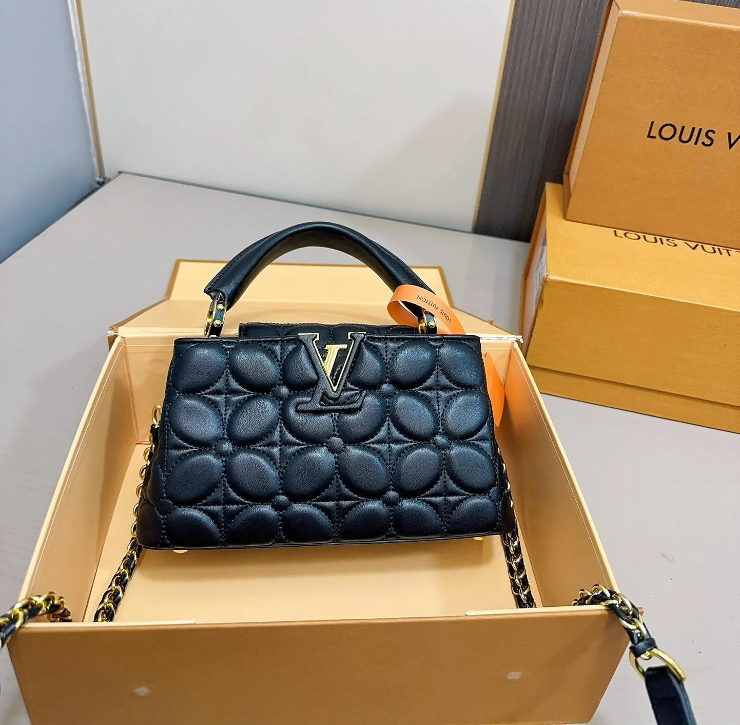 【Louis Vuitton】☆CAPUCINES｜Luxurious embroidered design, perfect for an elegant look♪ Get yours now!