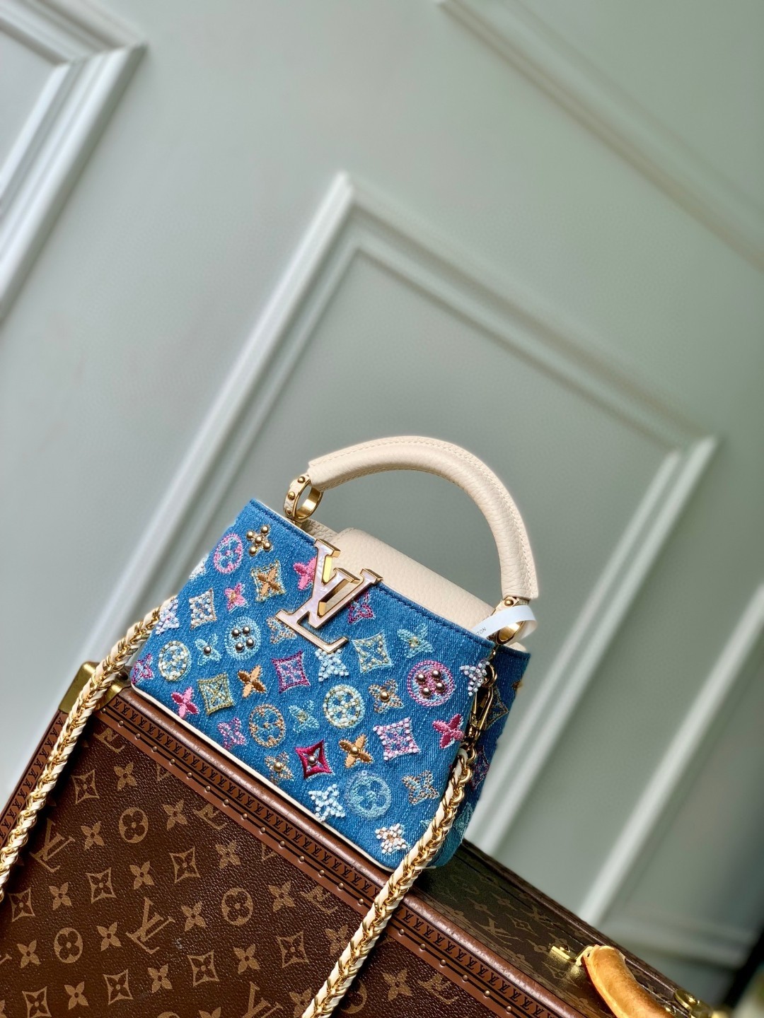 LV Capucines M12947 Size：21x13.6x8cm
