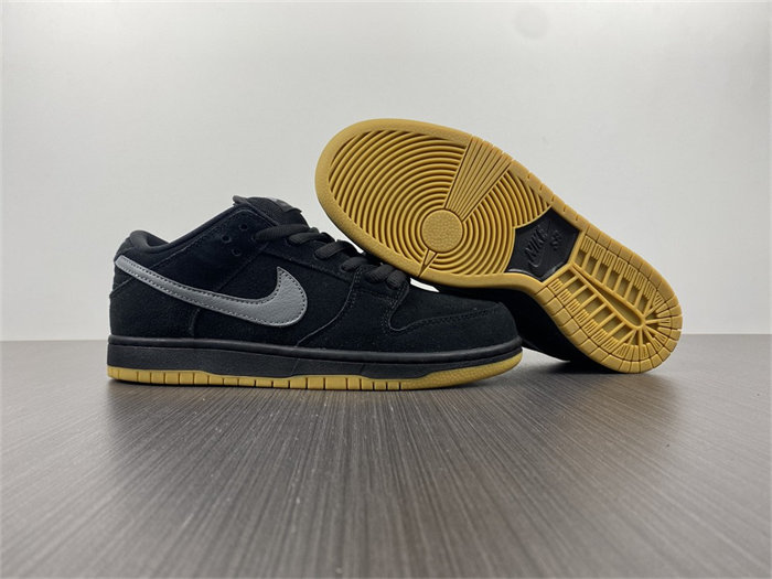 NK SB Dunk Low Fog BO6817-010