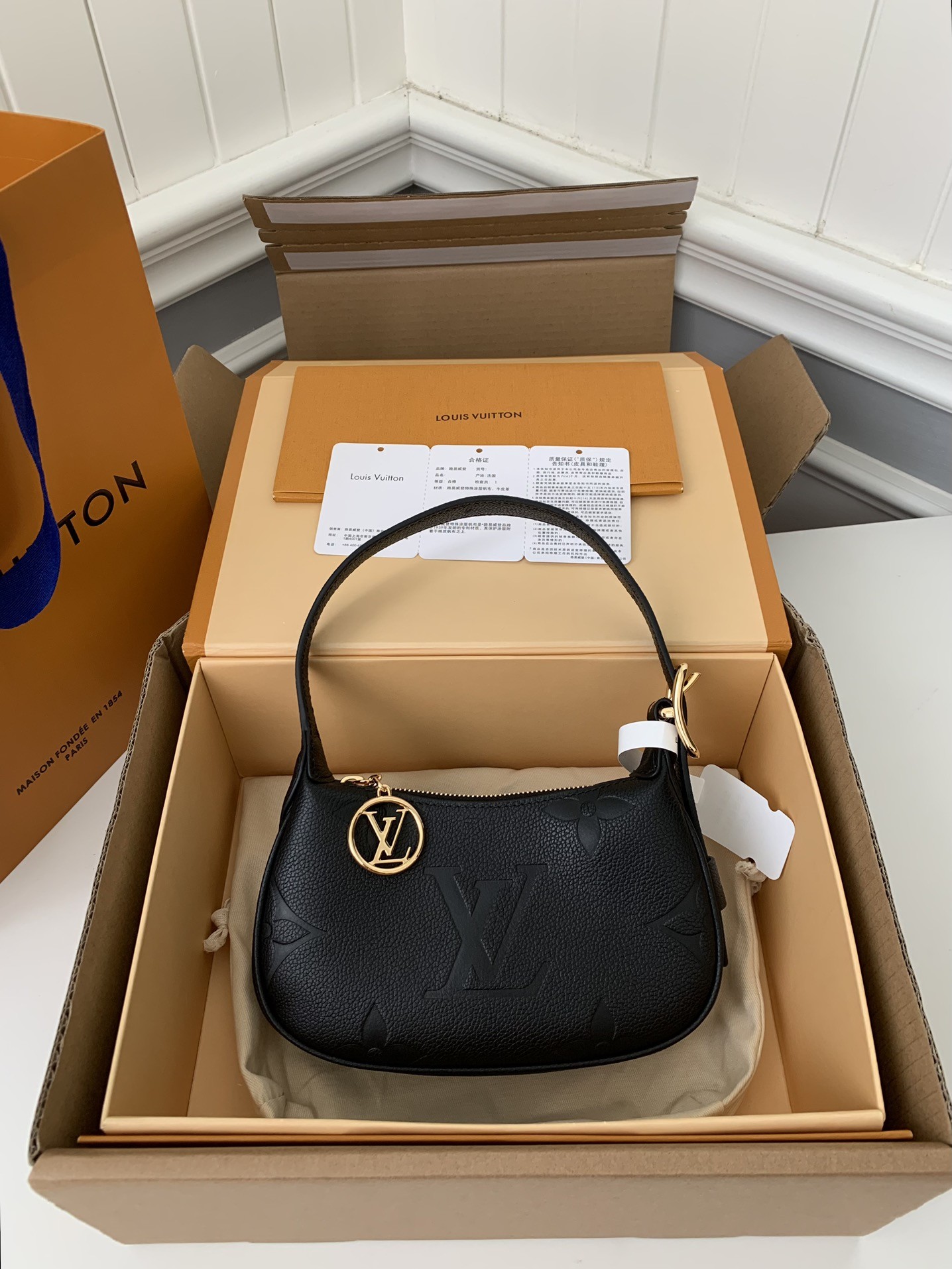 LV 23 MINI MOON  20.5*11*5cm