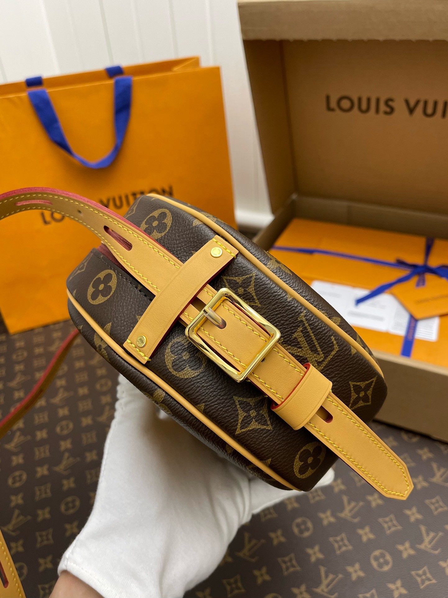 LV BOITE CHAPEAU SOUPLE M45647 20*22.5*8cm
