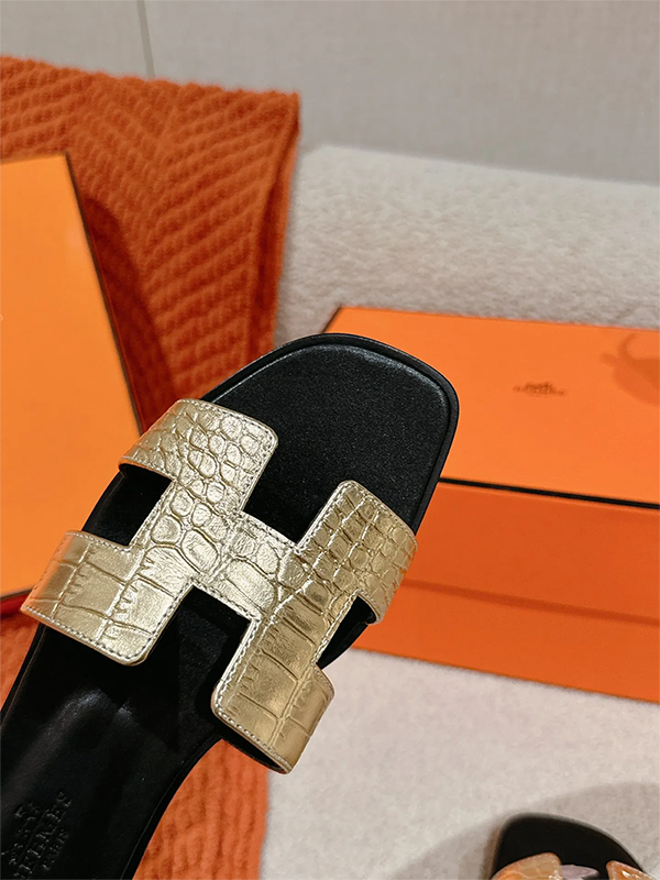 Classic Leather Gold Sandals With Open Toe LX-872258