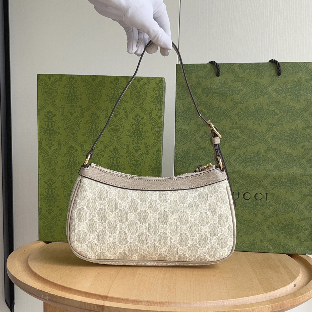 GUC bag M735145  25*15*6.5CM