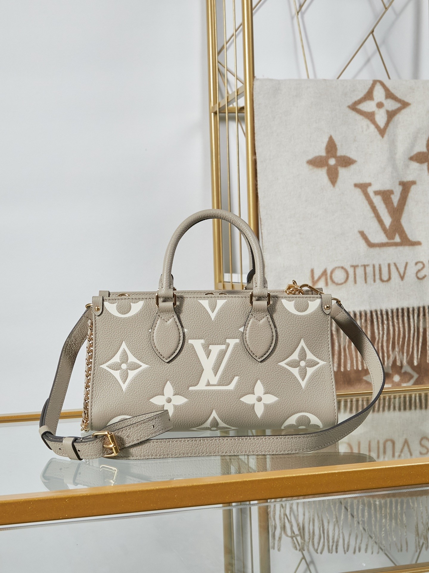LV ONTHEGO EAST WEST Bag M23641 25x13x10cm（Multiple colors）