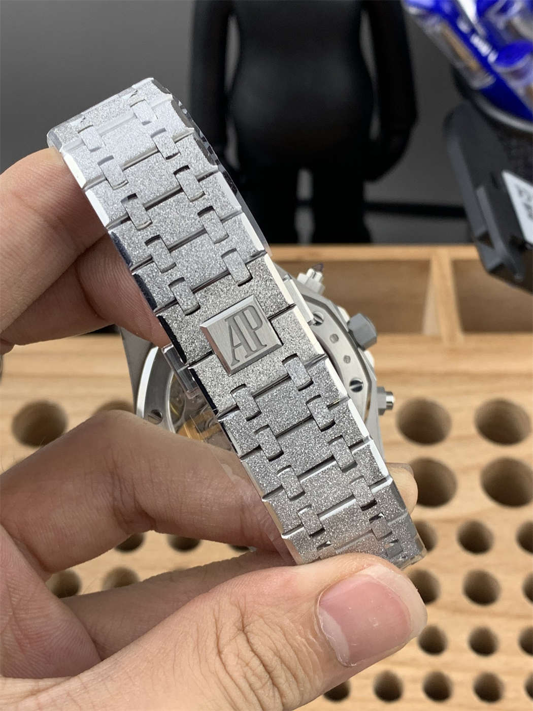 AP Royal Oak 26240 Replica – APS Factory Frosted White Gold Grey Dial 41mm