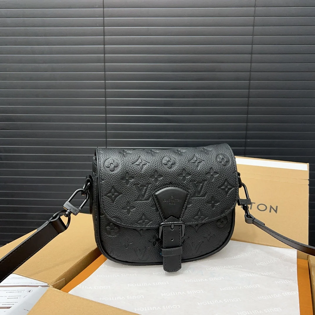【Louis Vuitton】♢Crossbody Bag｜Full of trendy style, perfect for cherry blossom viewing in spring♪ Selling fast!