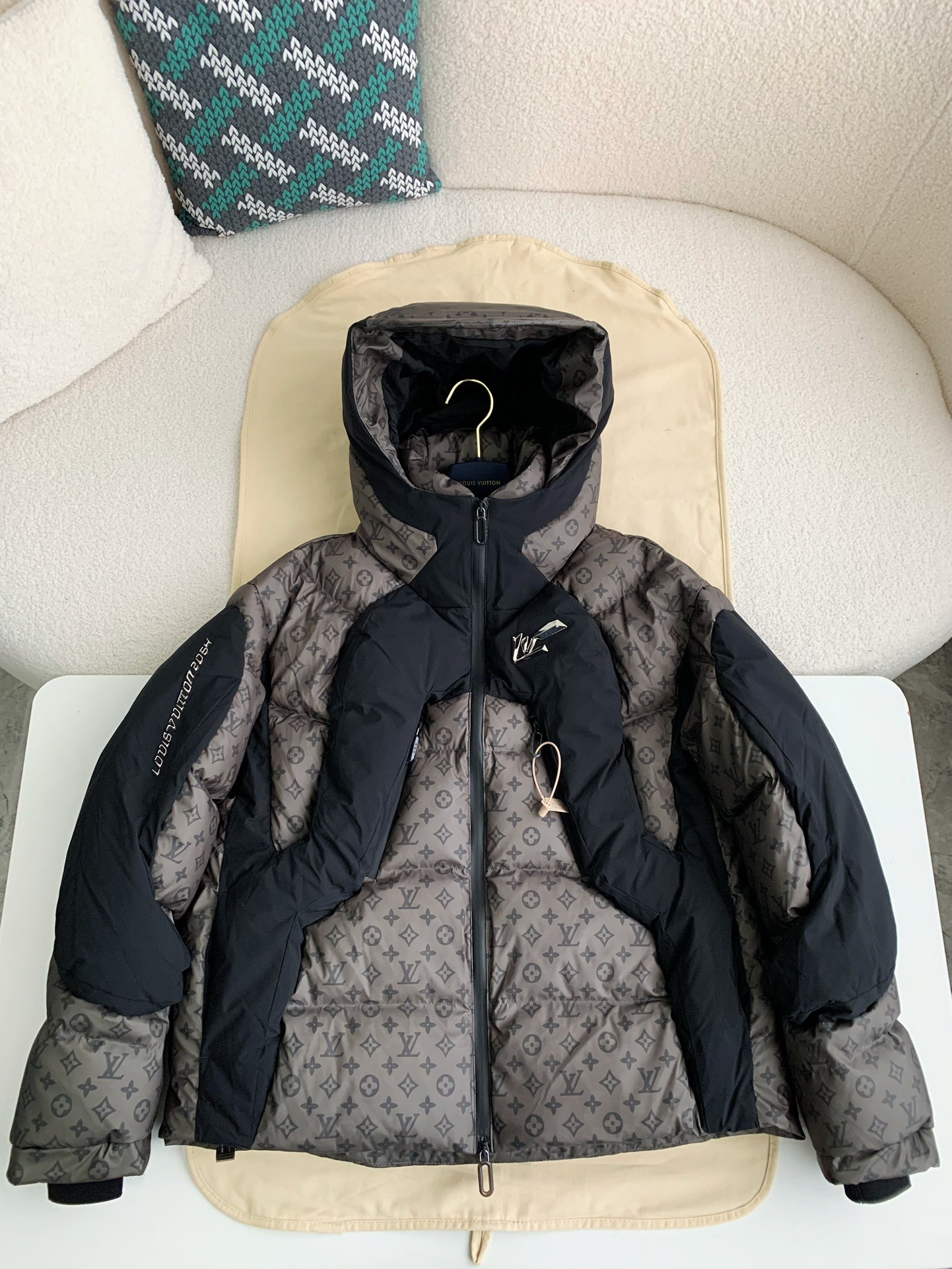 LV LOGO Down Jacket