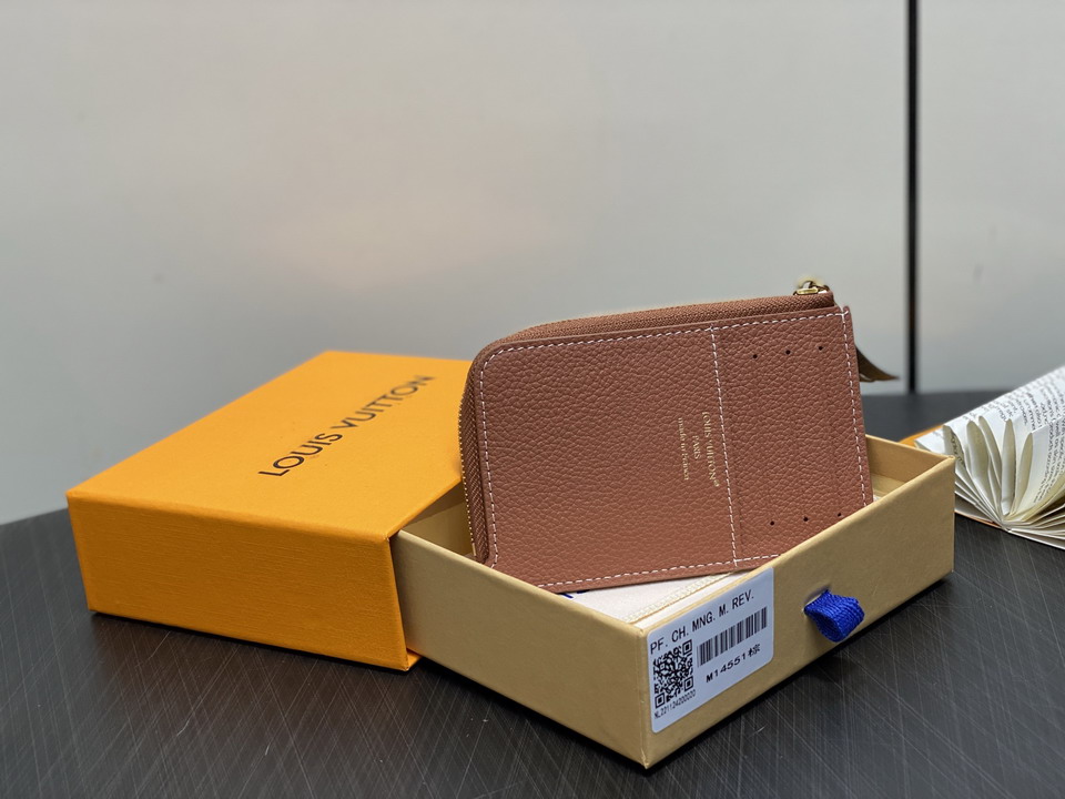 LV CARD HOLDER