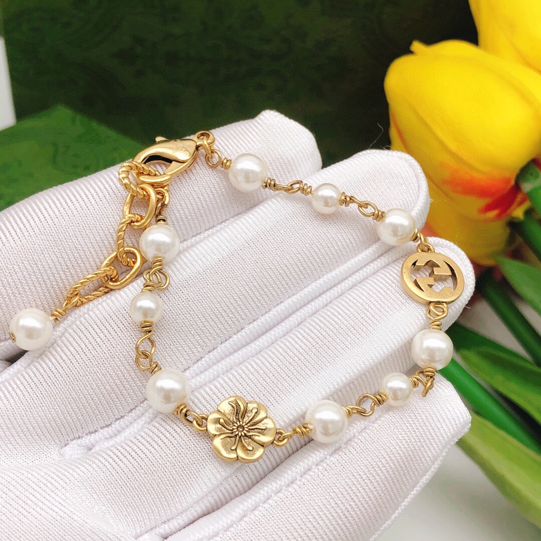 Dior bracelet gold pearls