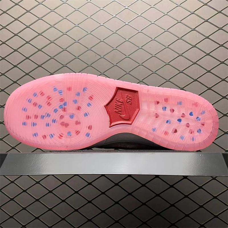 Nike SB Dunk Low StrangeLove Skateboards (Regular Box)