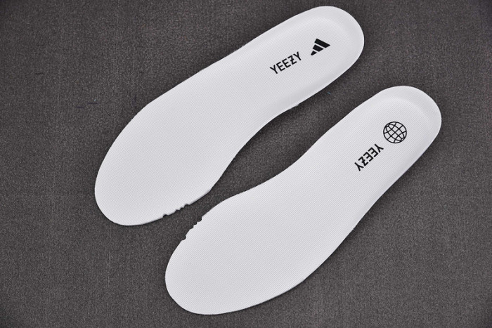 YEEZY BOOST 350 V2 BONE HQ6316