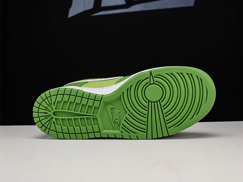 Nike Dunk Low Chlorophyll DJ6188-300