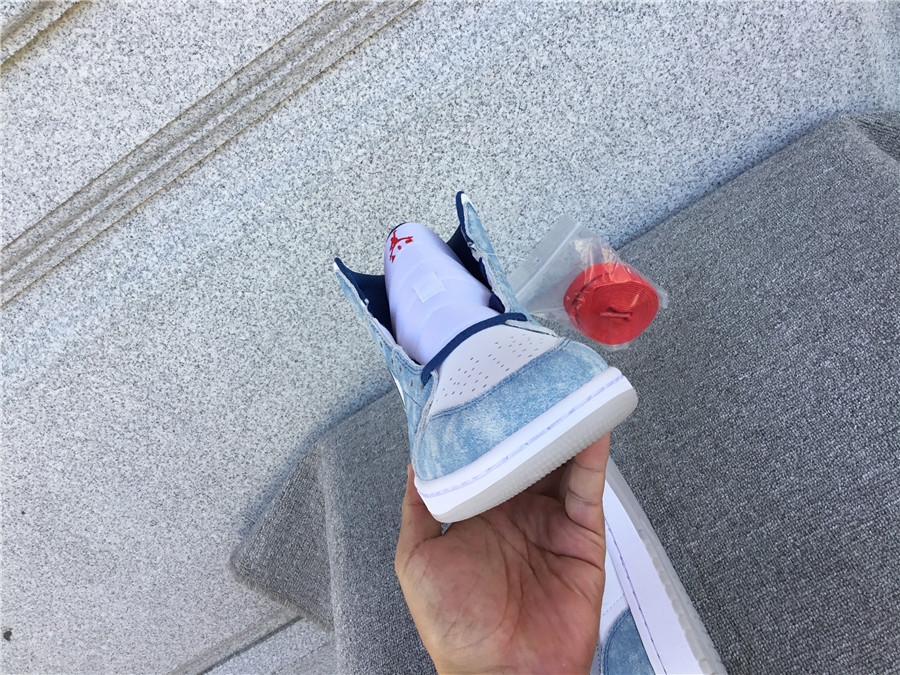 Air Jordan 1 Mid French Blue