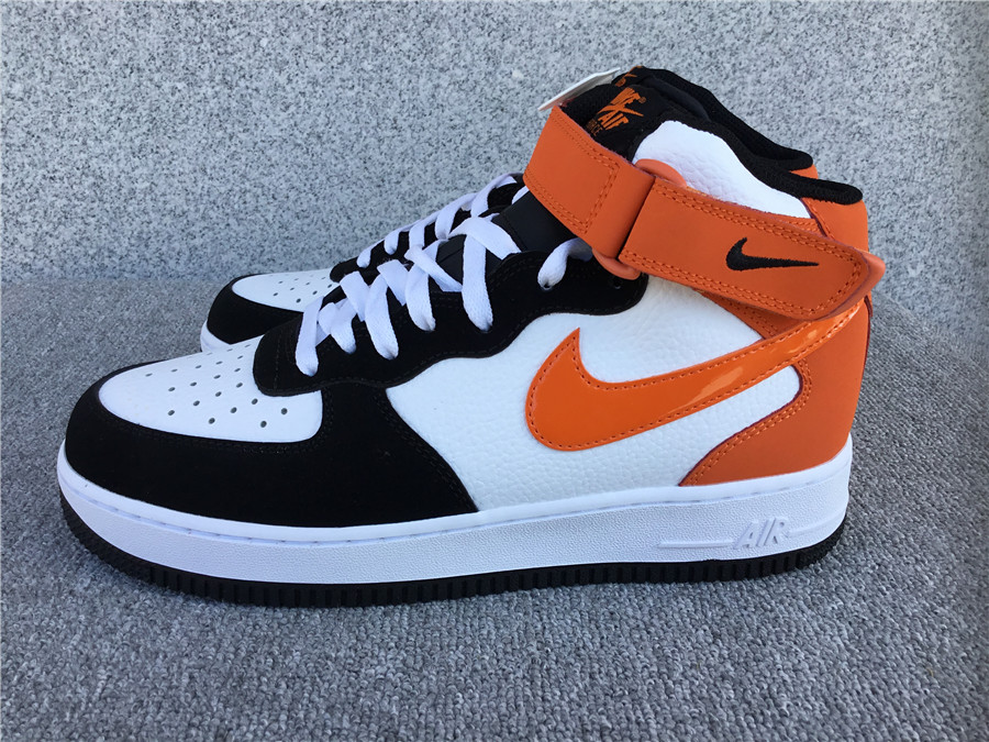 Nike Air Force 1 Mid LV8