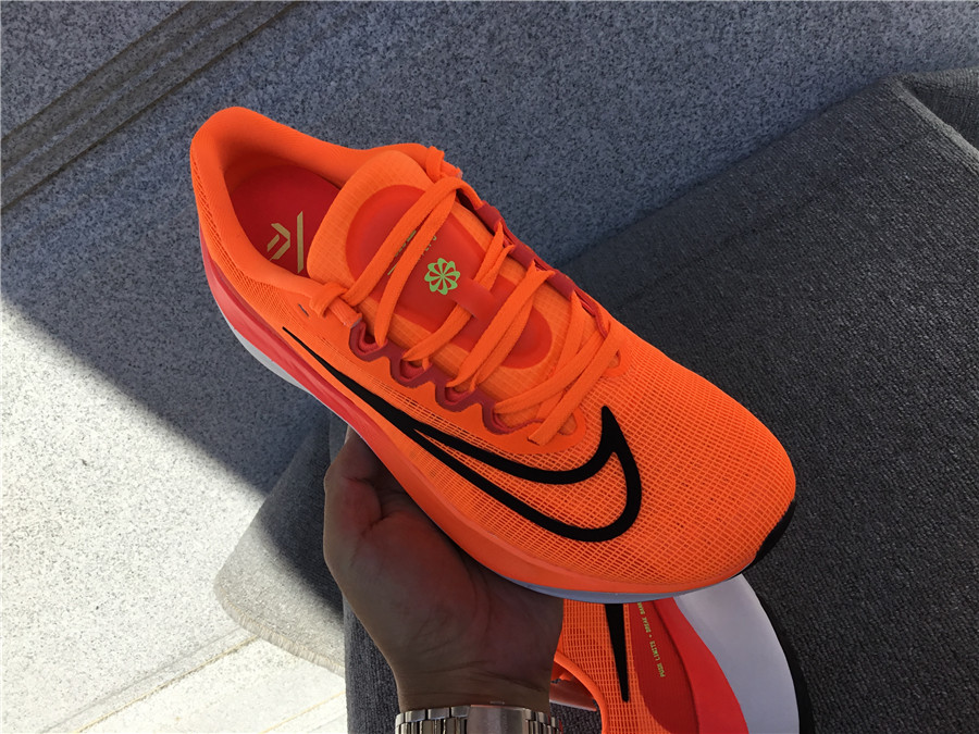 Nike Zoom Fly 5 Carbon Plate Running Shoe DM8968-800