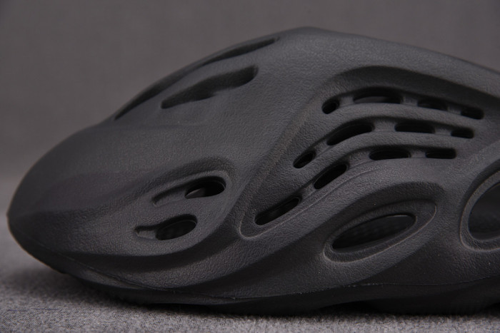 adidas Yeezy Foam Runner Onyx HP8739