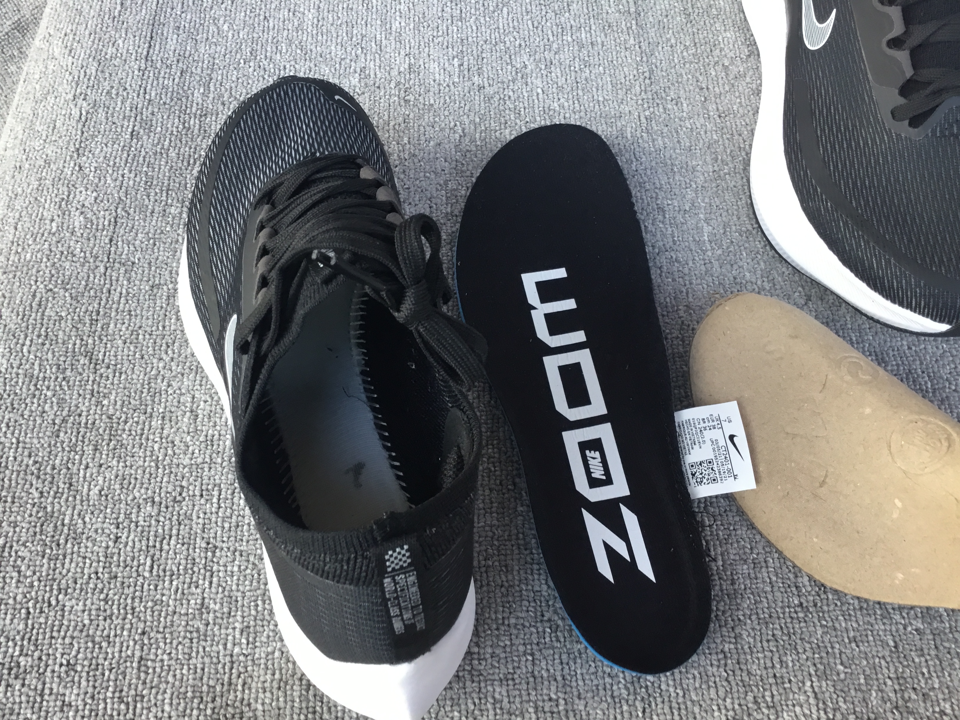 Nike Zoom Fly 4 Carbon Plate Running Shoe CT2401-001