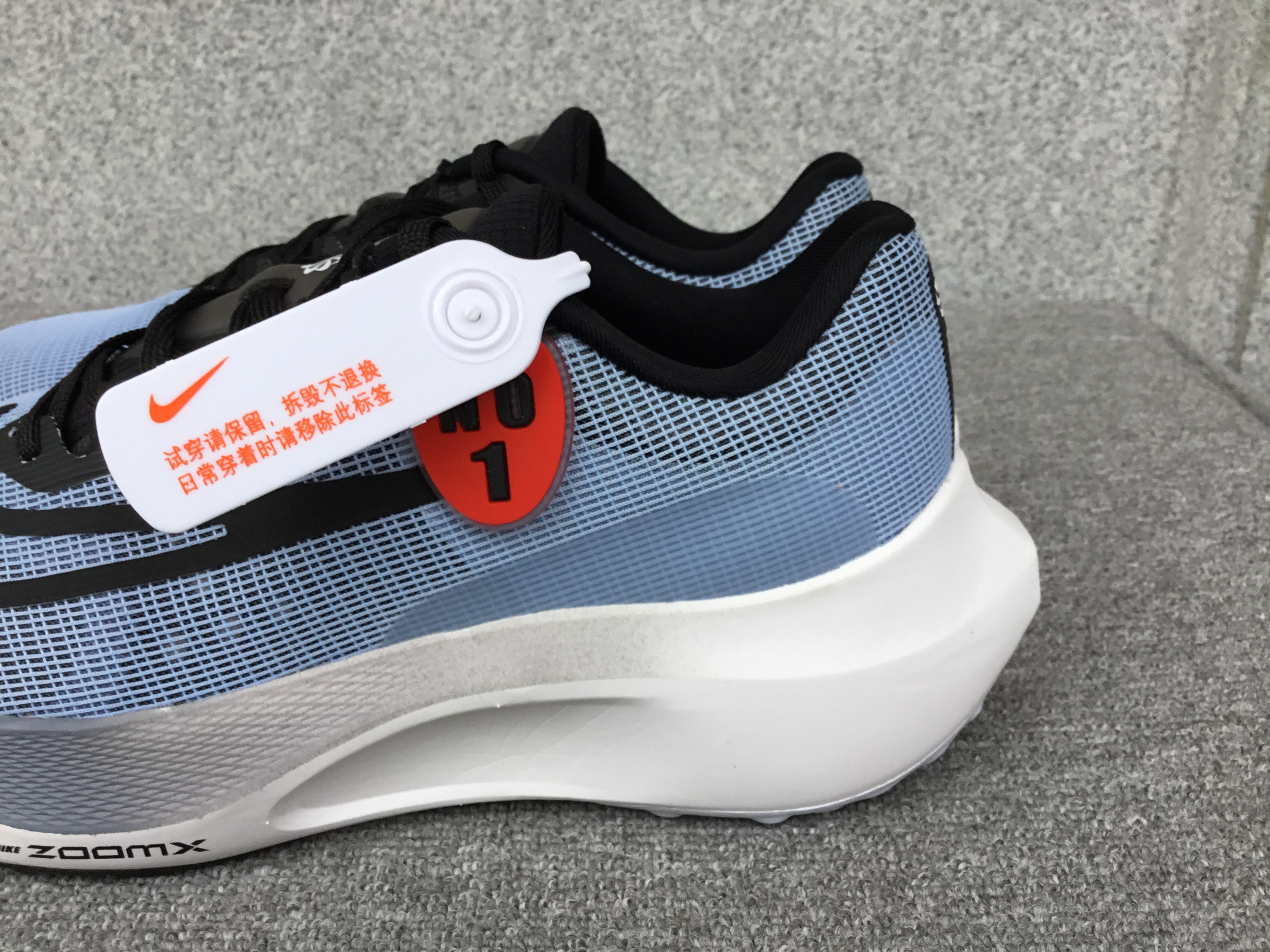 Nike Zoom Fly 5 Carbon Plate Running Shoe DM8968-401