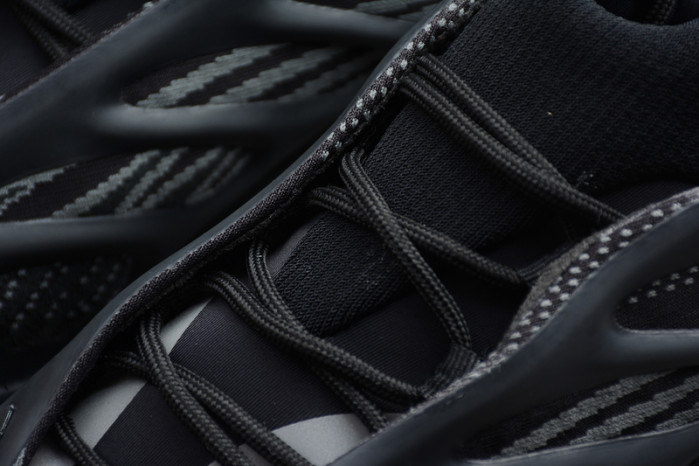 adidas Yeezy 700 V3 glow in dark H67799