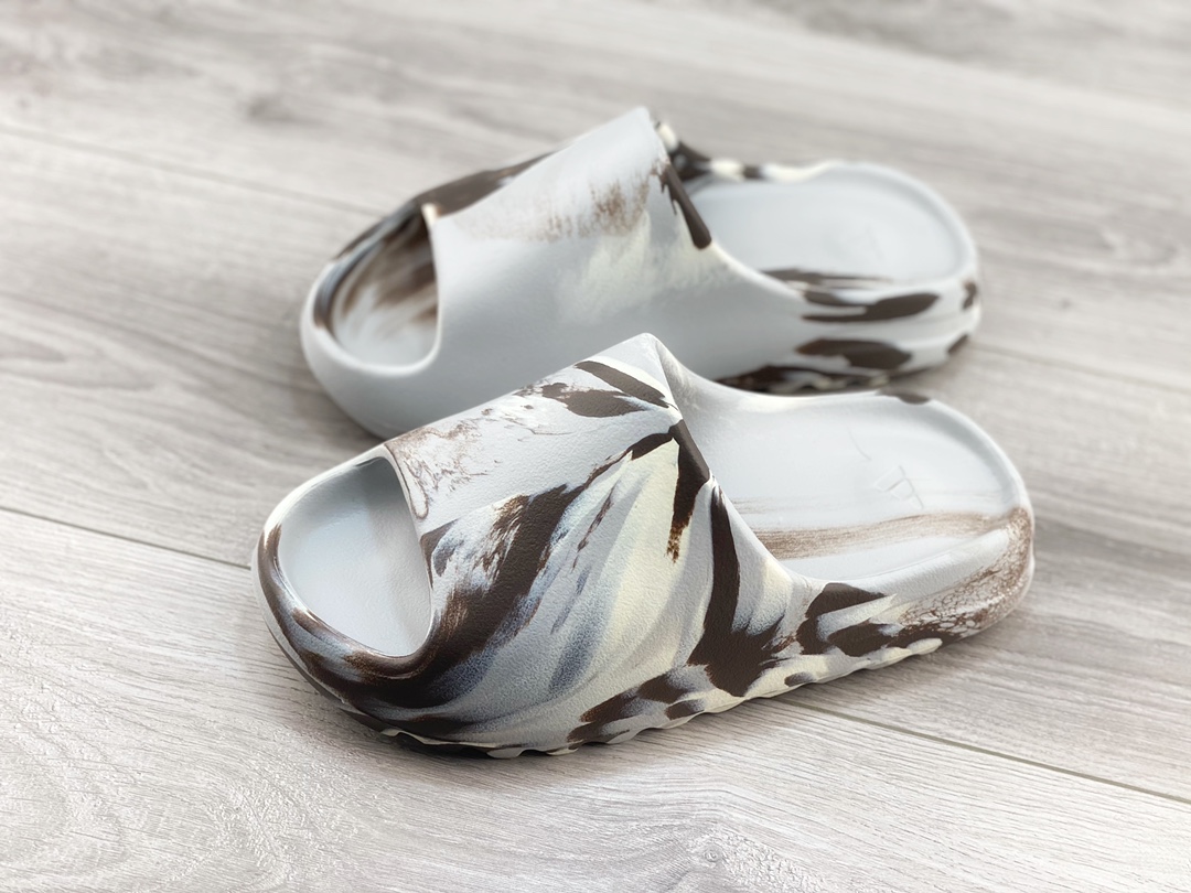 Kanye West x Adidas Yeezy Slide