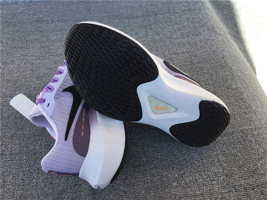 Nike Zoom Fly 5 Carbon Plate Running Shoe DM8974-500