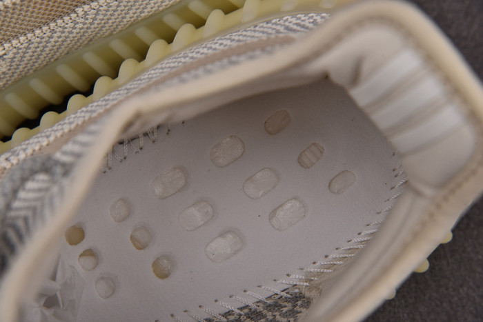 adidas Yeezy Boost 350 V2 Lundmark FU9161