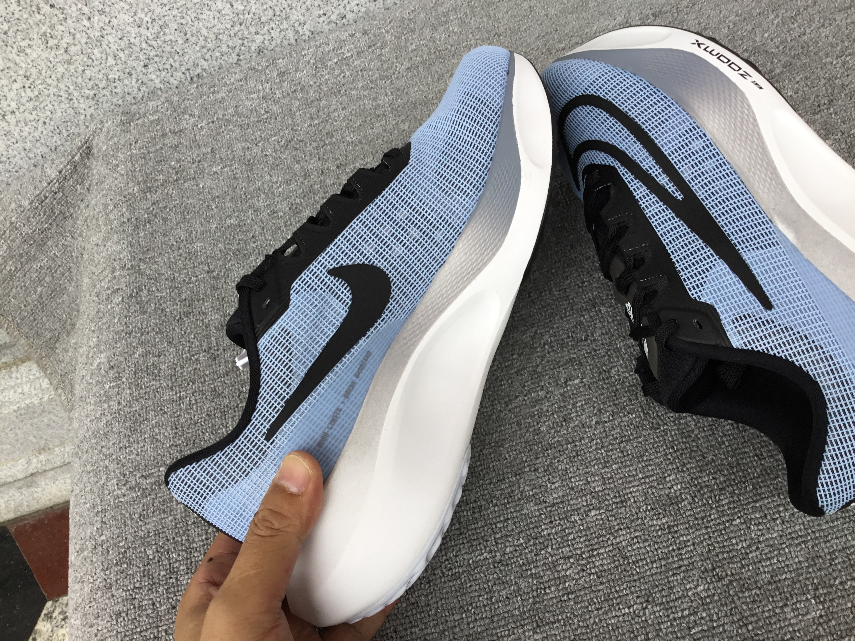 Nike Zoom Fly 5 Carbon Plate Running Shoe DM8968-401
