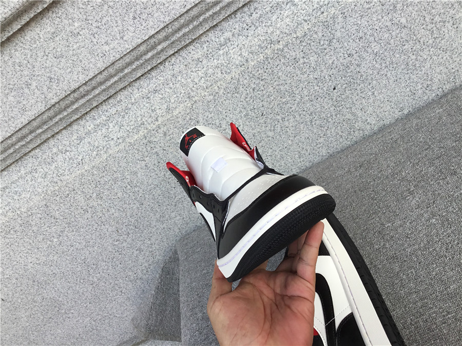 Air Jordan AJ1 Mid black White Red