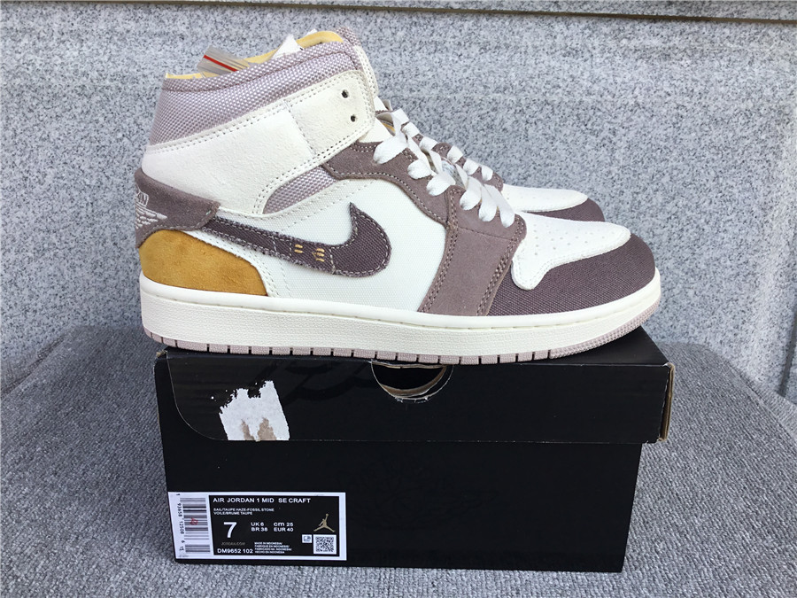 Air Jordan 1 Mid SE DM9652-102