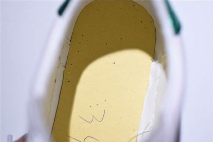 GUCCI Ace Embroidered Low-Top Sneaker white with bee