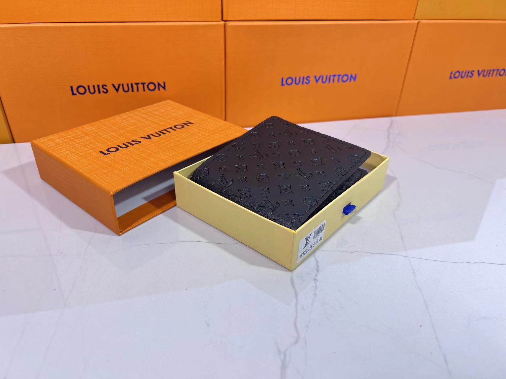 Printed wallet with all-over printing of small flowers