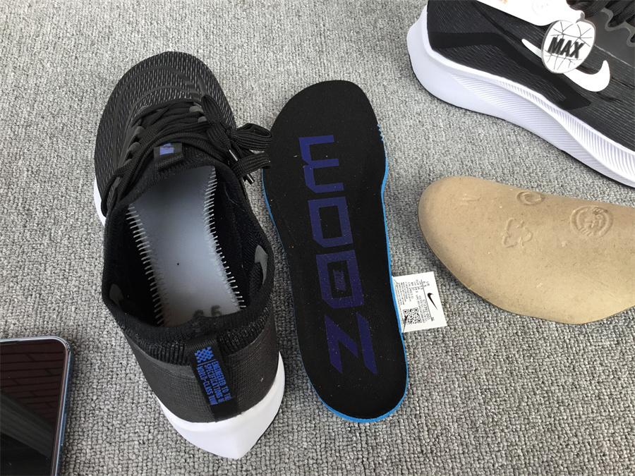 Nike Zoom Fly 4 Carbon Plate Running Shoe CT2392-001