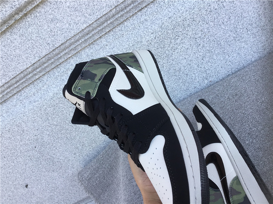 Air Jordan 1 MID CW5490-001