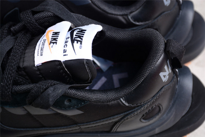NIKE VAPORWAFFLE SACAI BLACK GUM DD1875-001